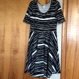 Black and white LulaRoe Nicole